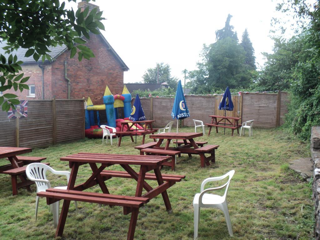 Ostler Inn Uffculme Bagian luar foto